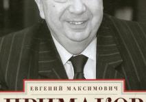 غلاف كتاب لقاءات في مفترق الطرق.jpg